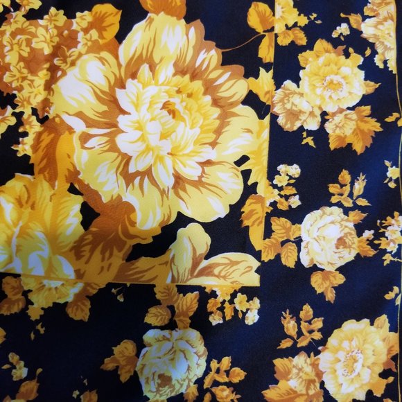 The Art of the Scarf-Vintage Italian Scarf by The Tie Rack Black w/Golden Roses - Picture 7 of 11